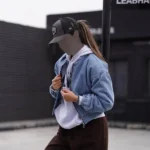 بامبر جین روشن داخل ببعی آبی